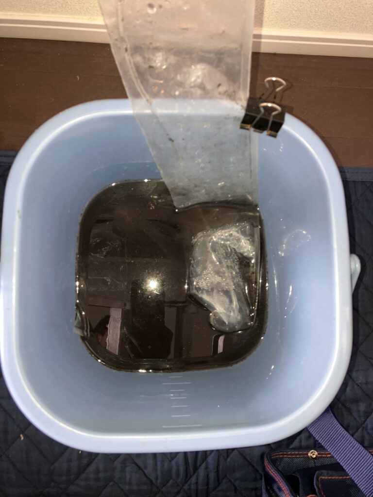 エアコンクリーニングで出た真っ黒な汚水